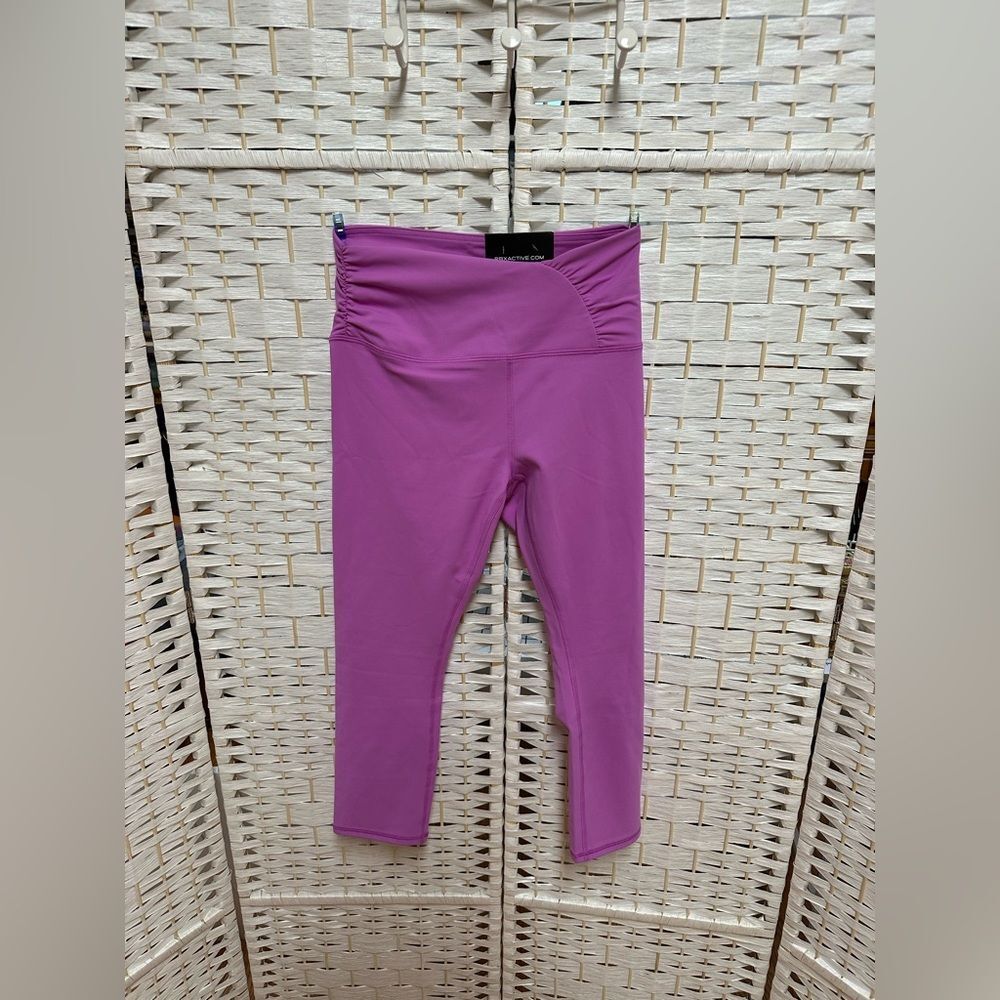 RBXACTIVE small/petite capri leggings nwt lavenderish color :)‎